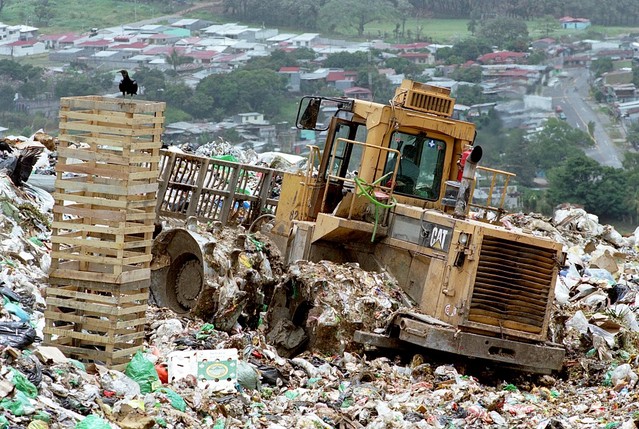 landfill-1543880-639x428