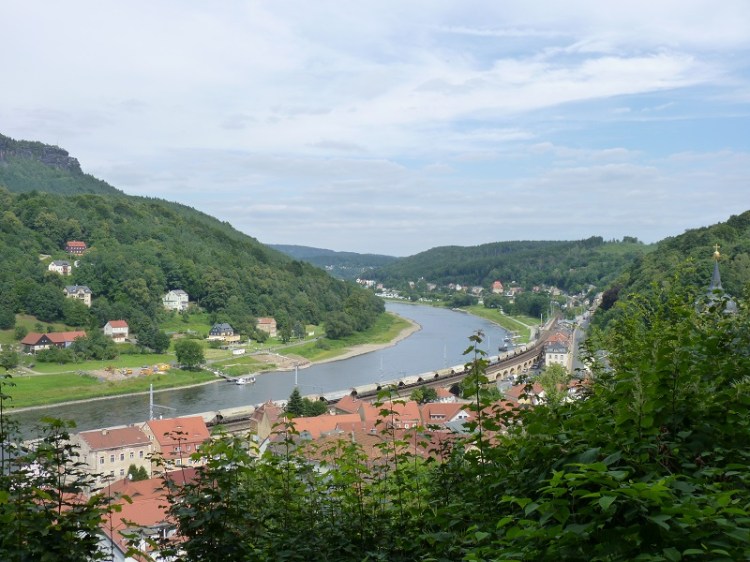 P1070373 Campsite mit freight train!.JPG