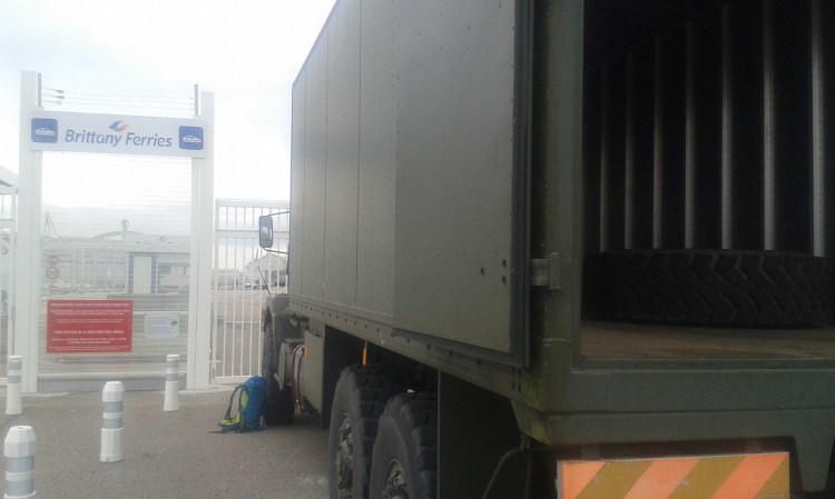 Sourcing_overland_truck (2)