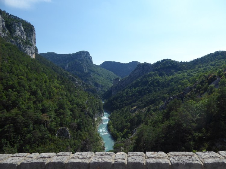 Driving_Gorges_du_verdon_with_Caravan (2)