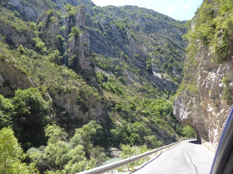 Overhang_Driving_Gorges_du_verdon_with_Caravan