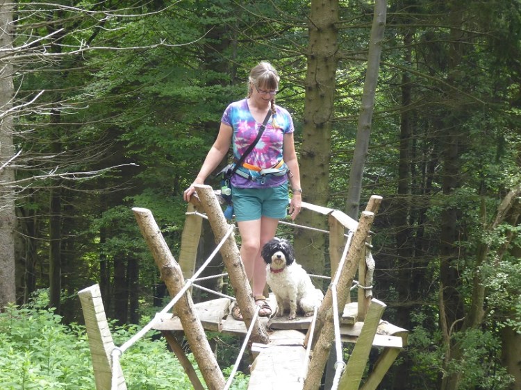 Pian_Mune_woman_with_dog