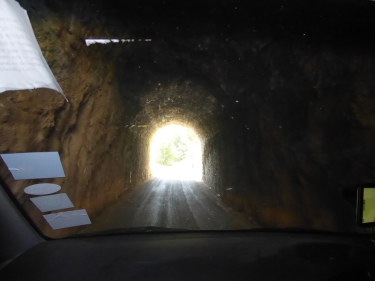 Tunnel_Driving_Gorges_du_verdon_with_Caravan