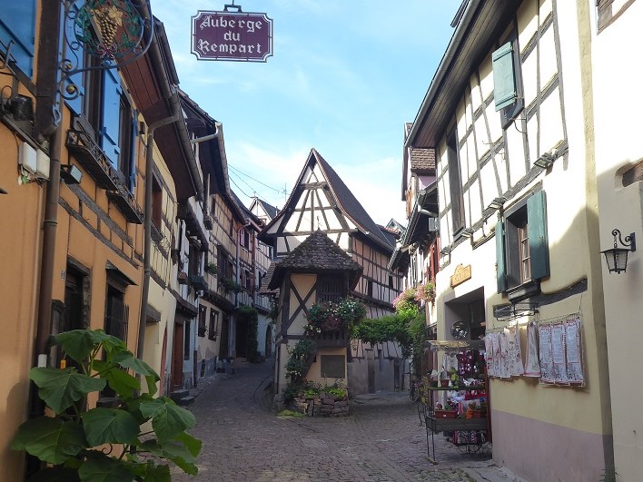 Eguisheim_postcard_shot
