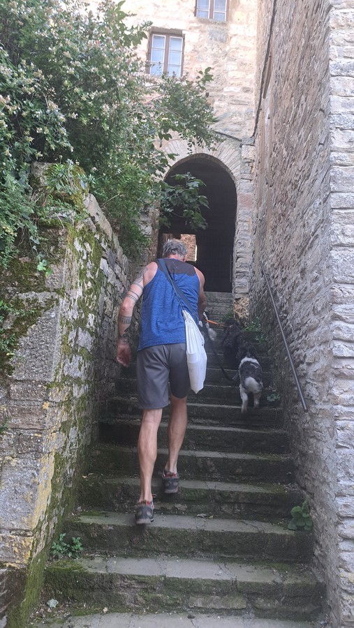 Mark ascending steps,  Cordes-sur-Ciel